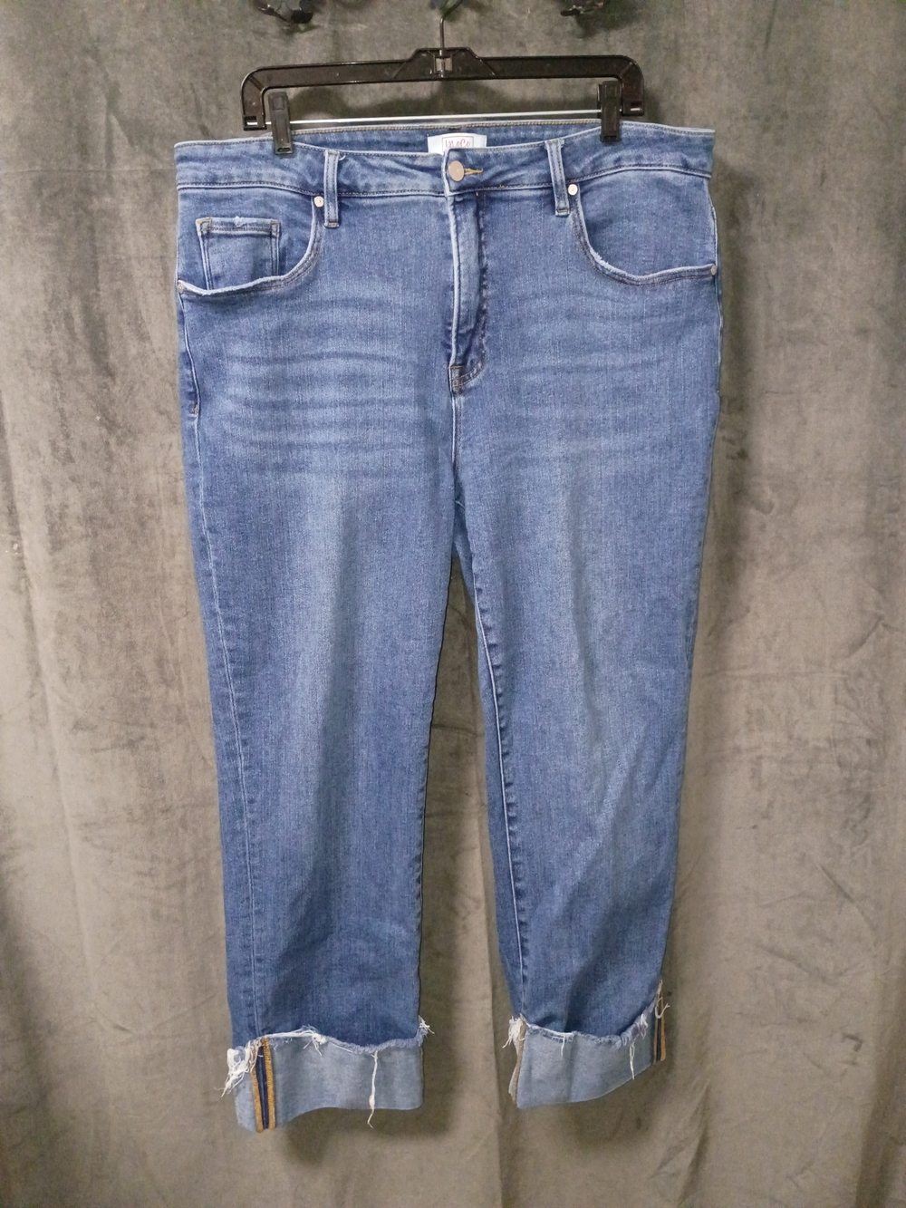 MoCo Boutique Blue Raw Edge Cropped Cuffed Jeans Size 16 EUC Inseam 28 In